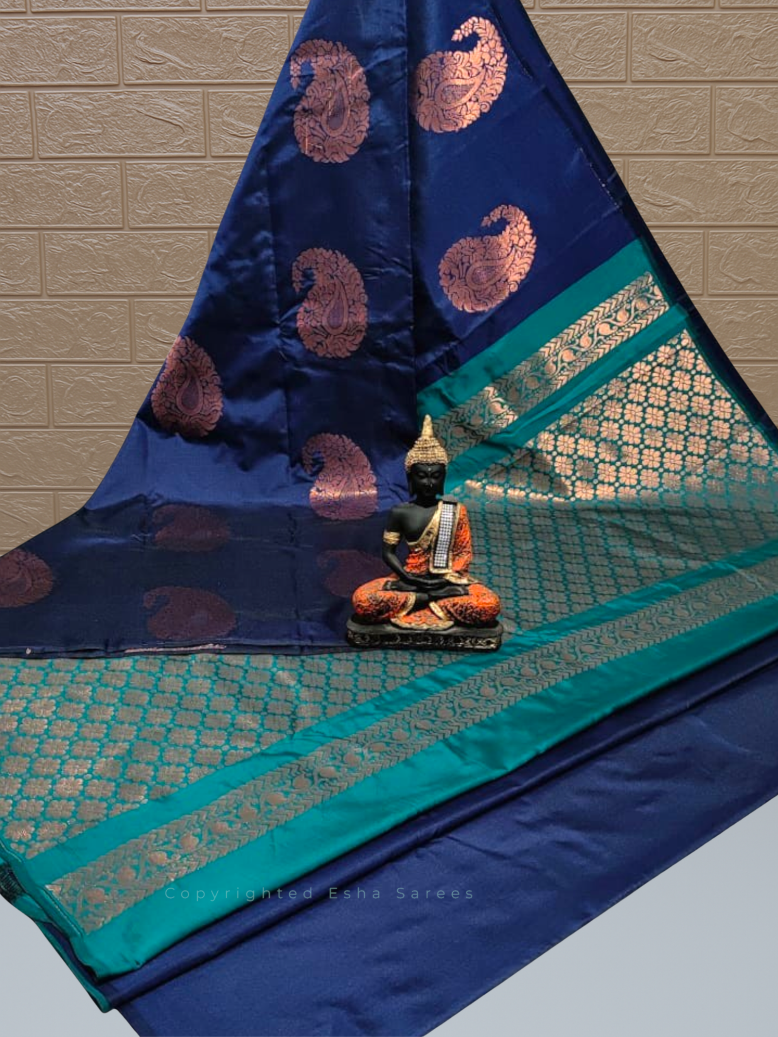 Vastrakala Elegant Navy Teal Contrast Weave Saree