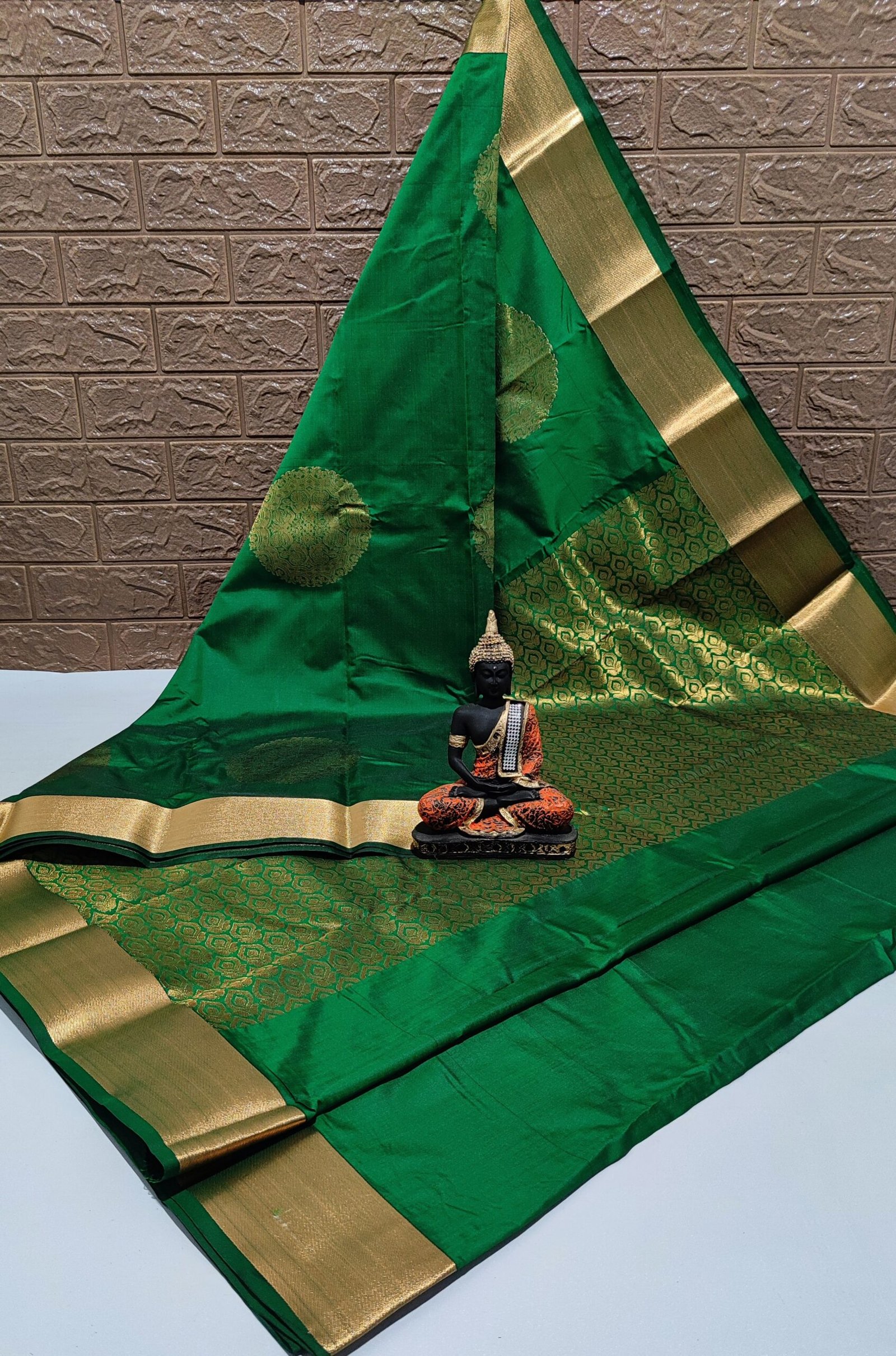 Vasthrakala Green with Silver-Gold Zari Weave