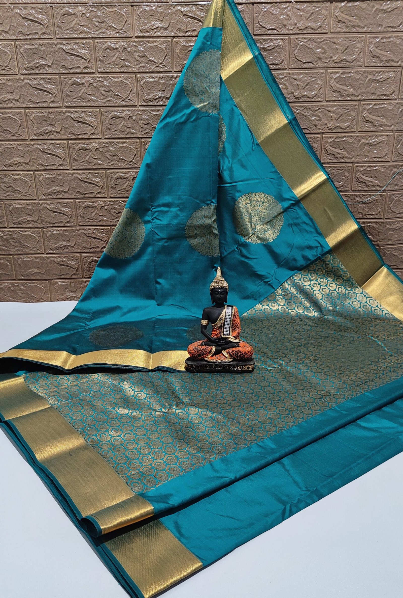 Vastrakala Royal Elegance with Golden Zari Border Saree