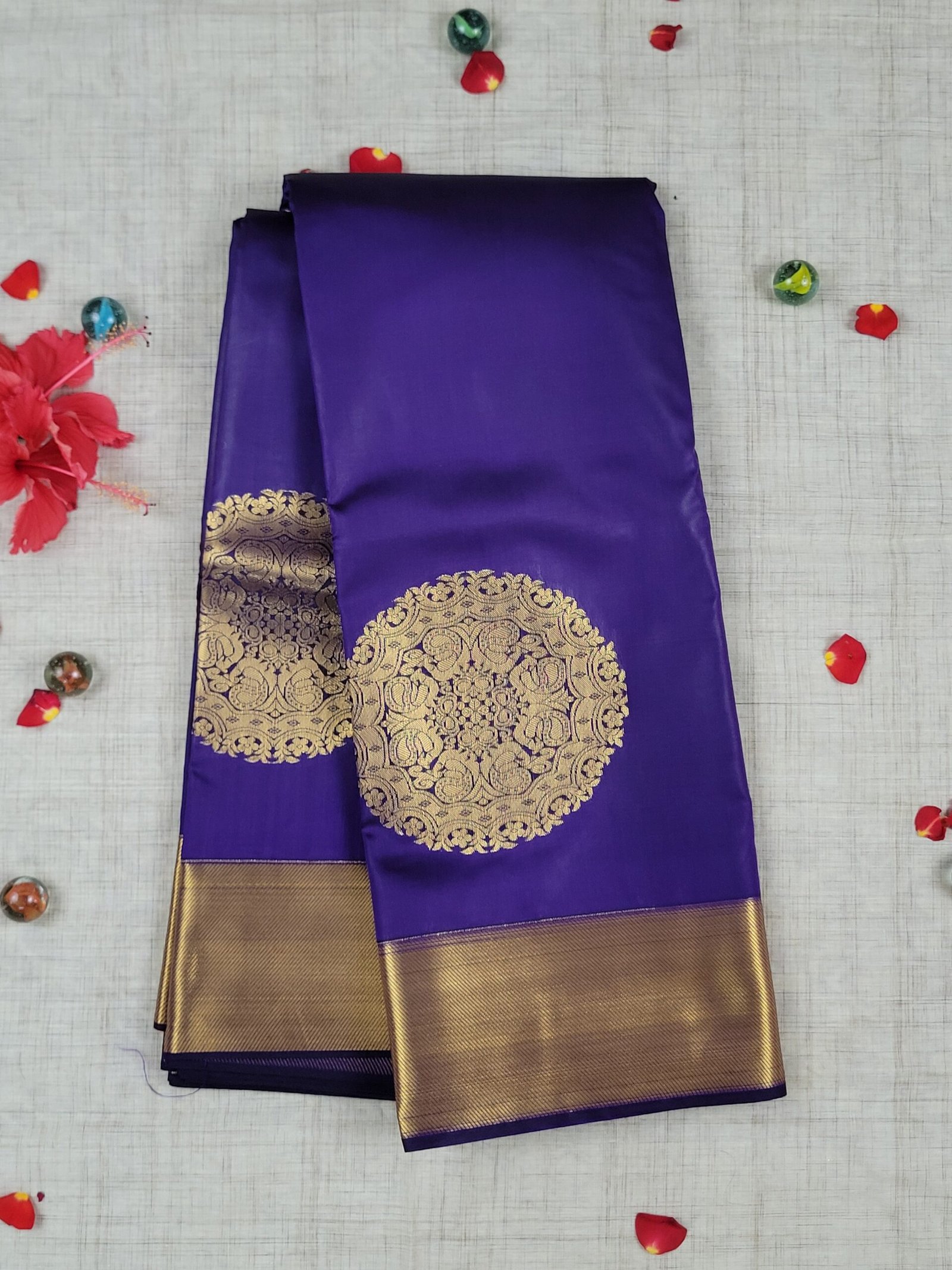 Vastrakala Royal Zari Medallion Saree