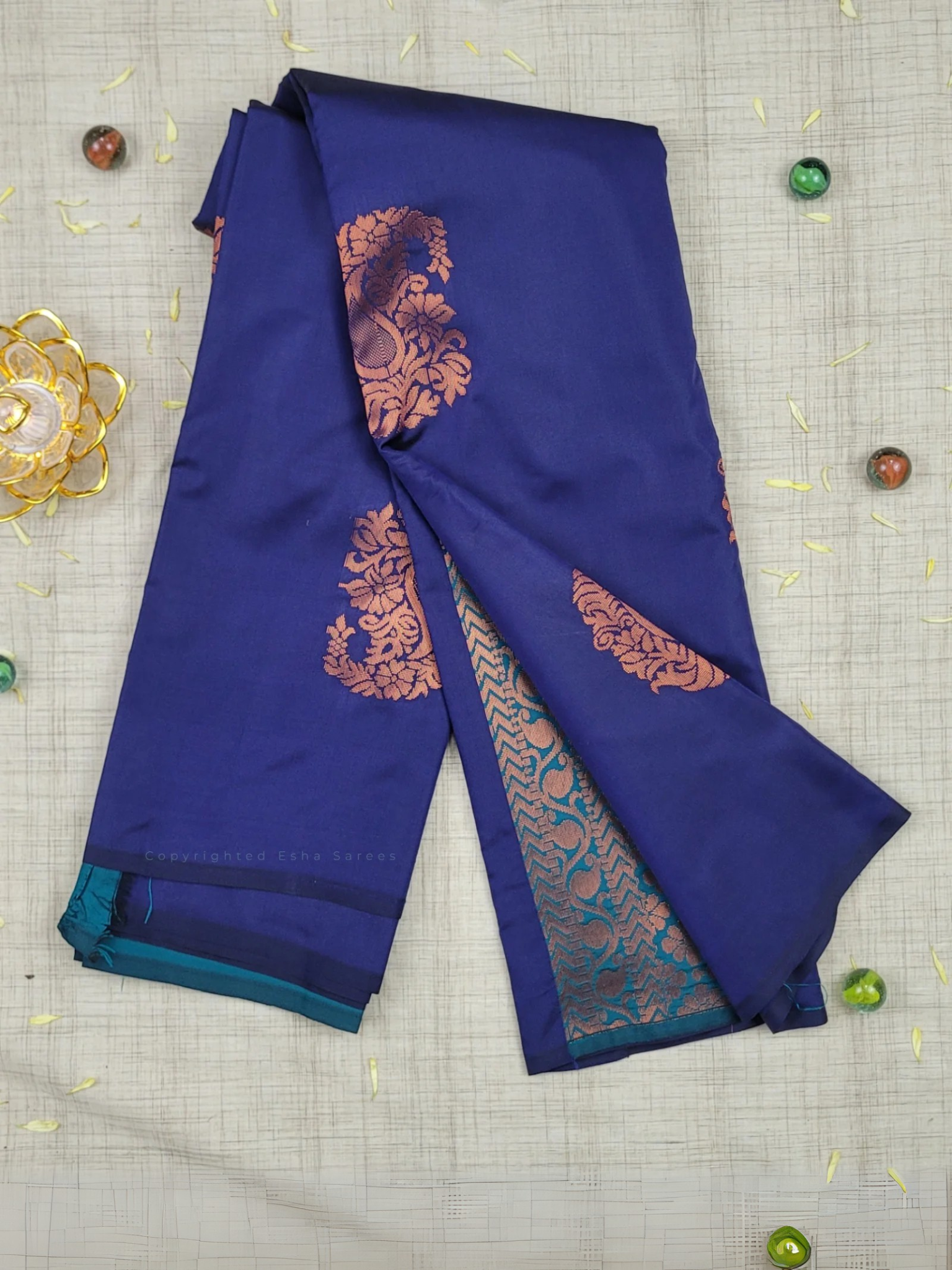 Vastrakala Elegant Navy Teal Contrast Weave Saree